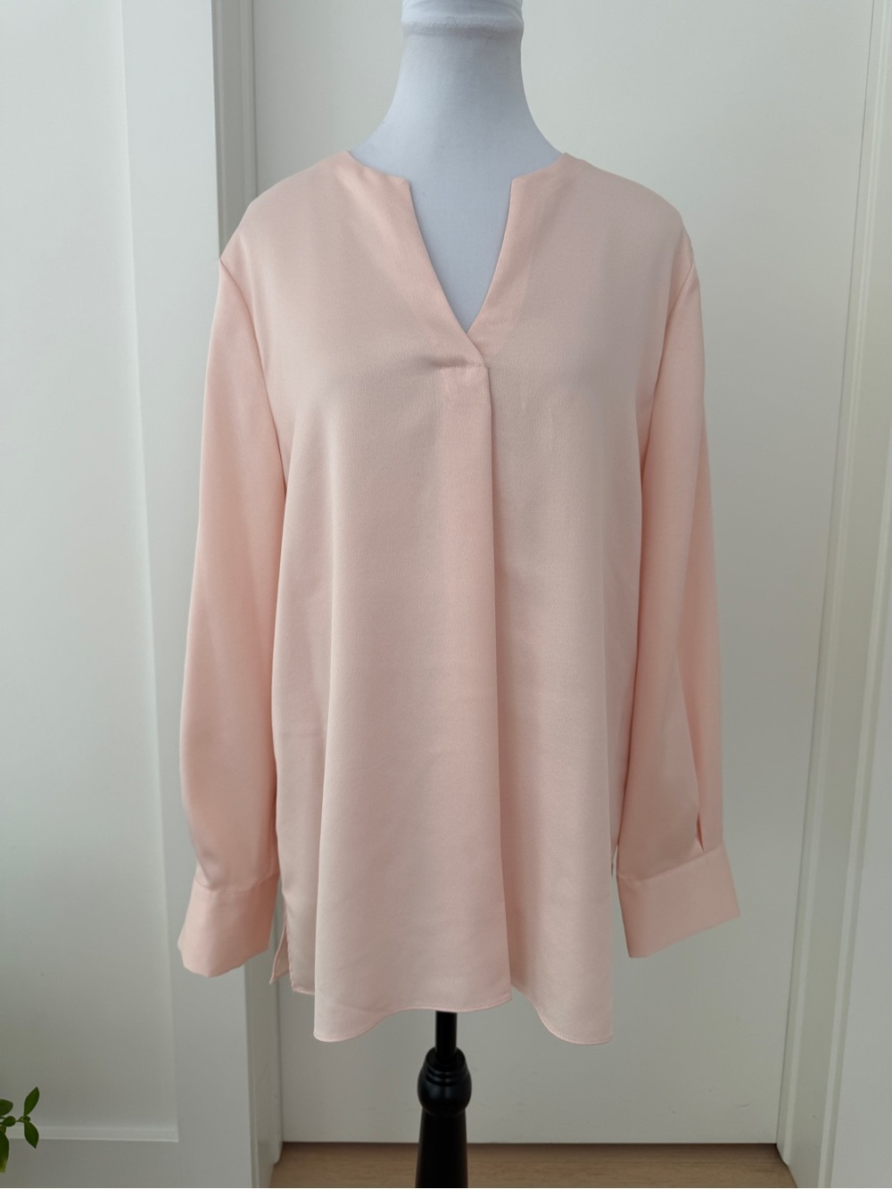 H By HALSTON Blouse Split V-Neck Long Sleeve Pullover Blush Pink Relaxed Fit